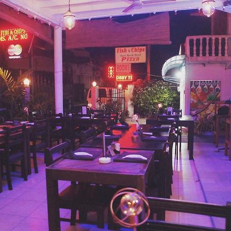 Oasis Skybeach Hostel - ネゴンボ エクステリア 写真