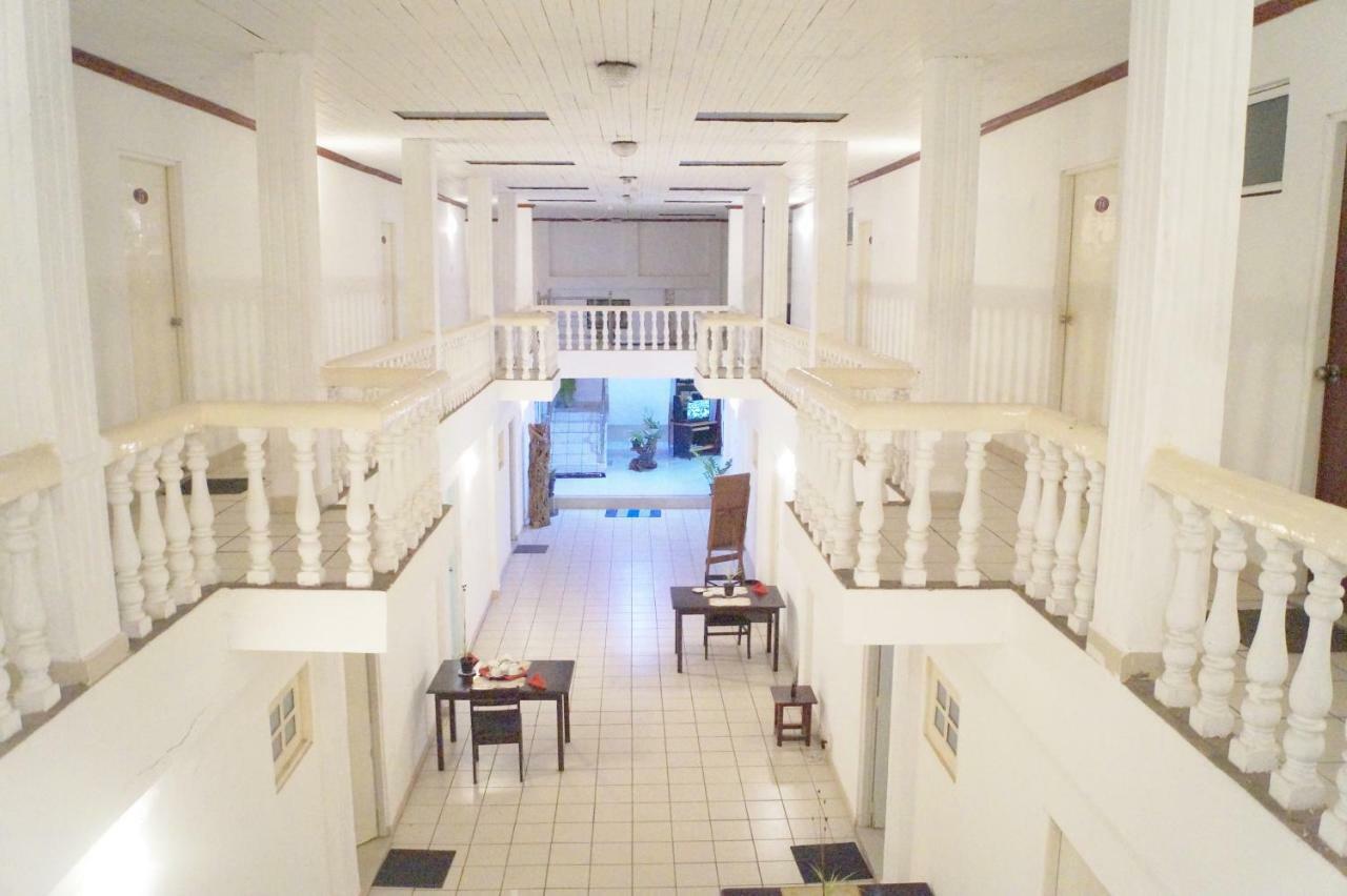 Oasis Skybeach Hostel - ネゴンボ エクステリア 写真